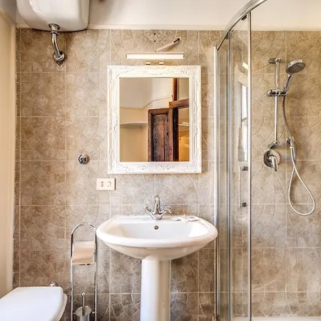 Colonna - Trastevere Roma